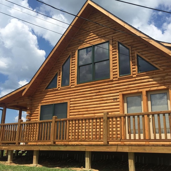 Gorgeous Log Home-Sleeps 12!