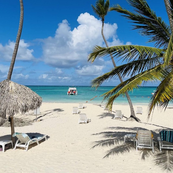 Gorgeous Playa Turquesa Pool Views Beach Apartment
