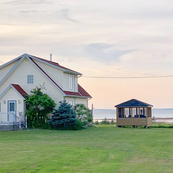 Gorgeous Private Chalet on 10 acres