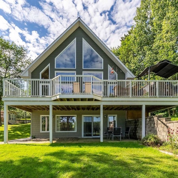 Gorgeous Round Lake 4 Season Waterfront Lake House