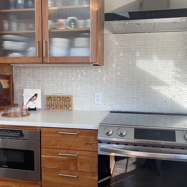 Gorgeous space with local original art, top amenities, walk to Alaska Junction
