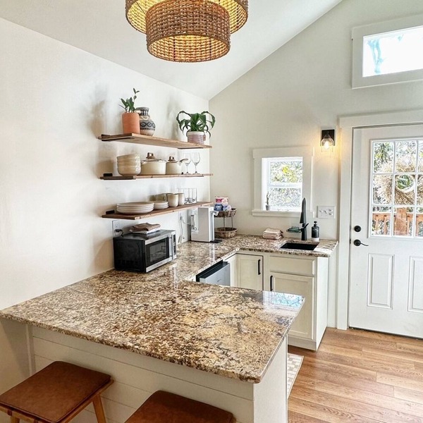 Gorgeous studio cottage less than 1/2 mile from Western Carolina University!