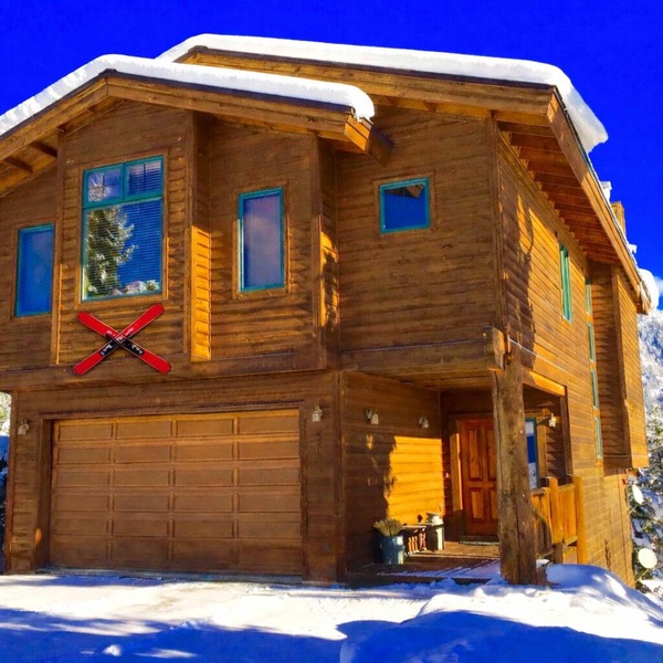 Gorgeous, Upscale Big Sky Cabin w/Mtn Views & Privacy