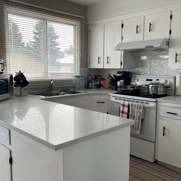 Gorgeous Whole Main floor (2BR Single house)