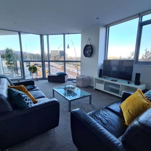 Grand 2BR between ANU and City