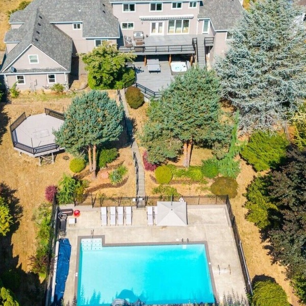Grand 7BR Estate with Pool, Hot Tub, Sauna, Gym & Billiard