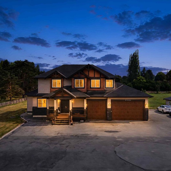 Grand Maple Ridge Retreat: 4BR & 4.5BA