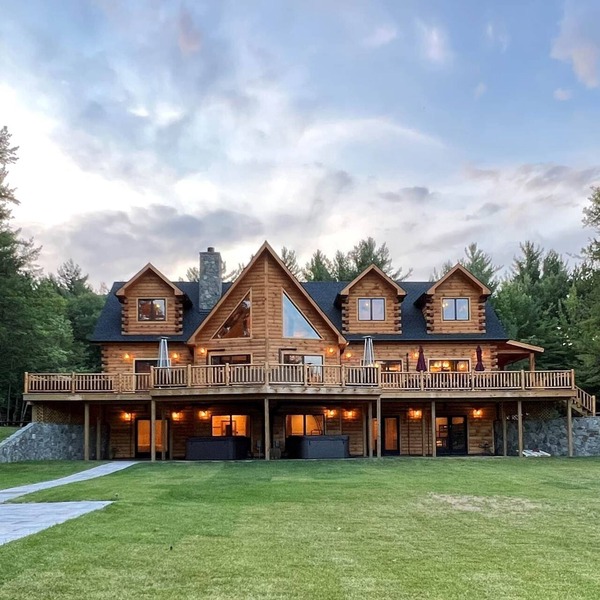 Grand Peaks Lodge, Ultimate Log Luxury, Stunning Views, Hot Tub & Sauna, EV Charger, 3D Tour