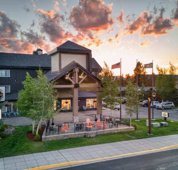 Gray Wolf Inn & Suites