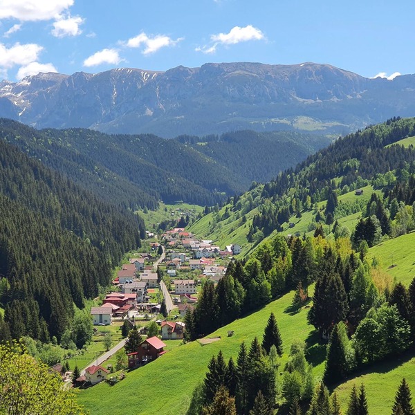 Great base for outdoors at the foot of the Carpathians, the Bucegi Natural Park