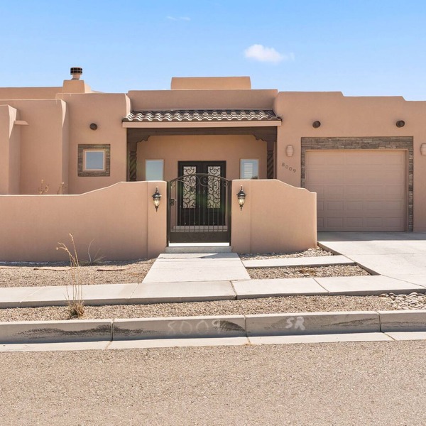 Great Custom Home New Heated Pool & Hot Tub