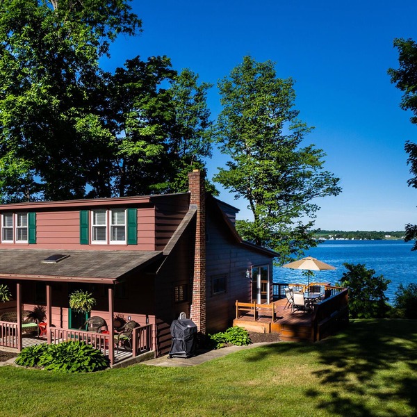 Great Fall Rental on Finger Lakes Wine Trail: Owasco East Side Lakefront