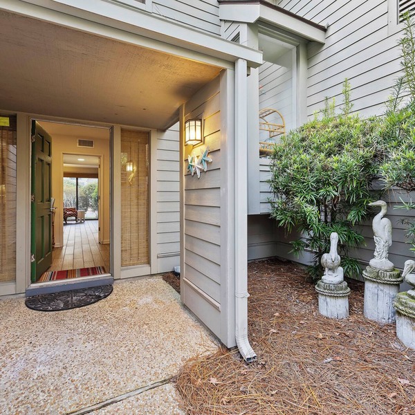 Great location, 3 minutes to beach, 5-star reviews