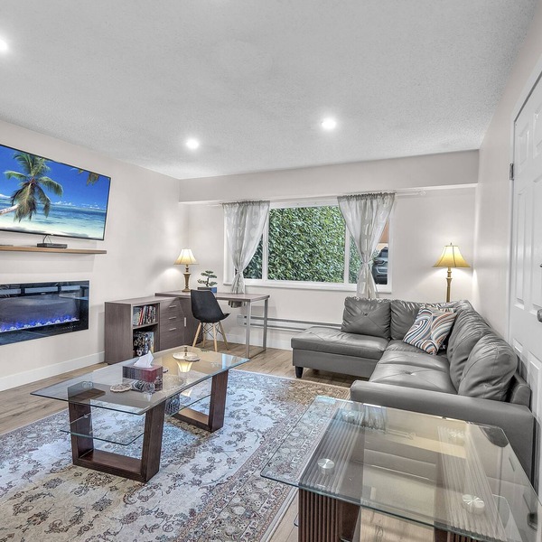 Great Location in North Vancouver only few minutes to Downtown Vancouver