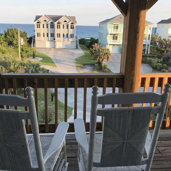 Great Ocean View! Quiet Cul-de-sac, 4 minute walk to Beach, Waterpark, Shopping