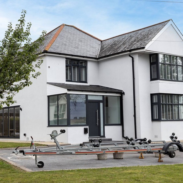 Greenacre – Contemporary 5-Bedroom Devon Hideaway with Gardens & Parking