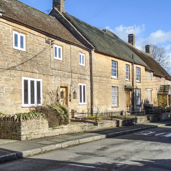GREENHAM COTTAGE, family friendly, with a garden in Norton-Sub-Hamdon