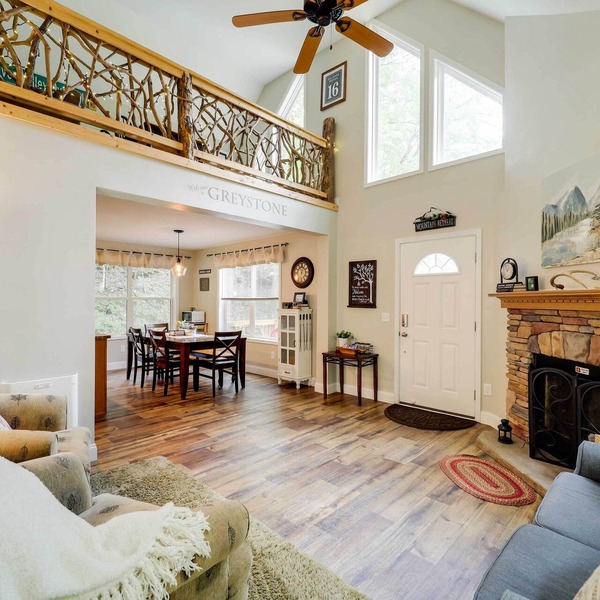 'greystone' Creekside Cabin: Hike, Fish & Explore!