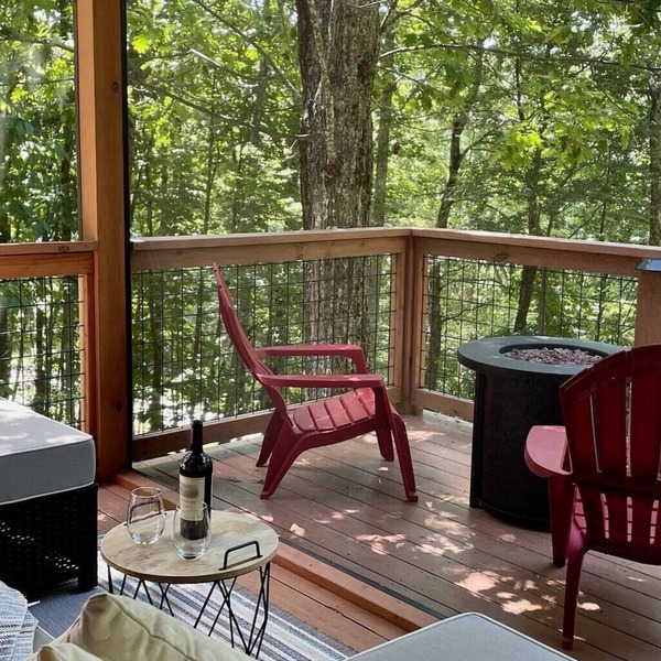 Grizzly Inn, a cozy, pet friendly Beech Mountain cabin