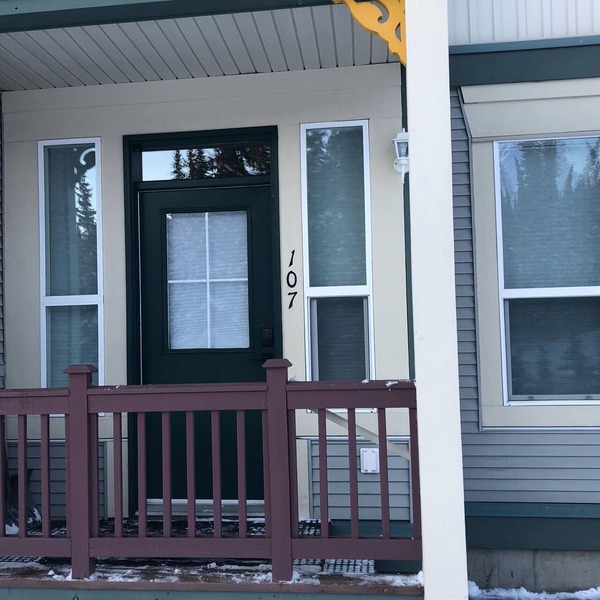 Ground Floor Condo at Creekside - pet friendly, large mudroom, close to trails