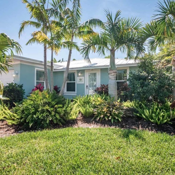 Ground Floor Cottage with 2 Master Suites and Private Heated Pool - Close to Beach!