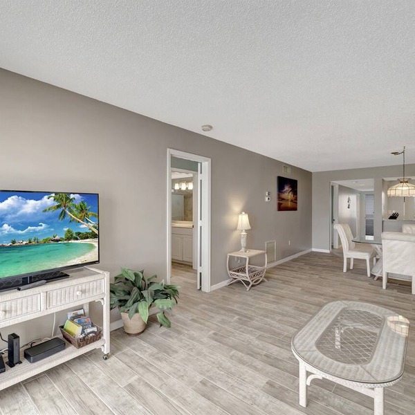 Ground unit Pool 10 Min to beach on golf course