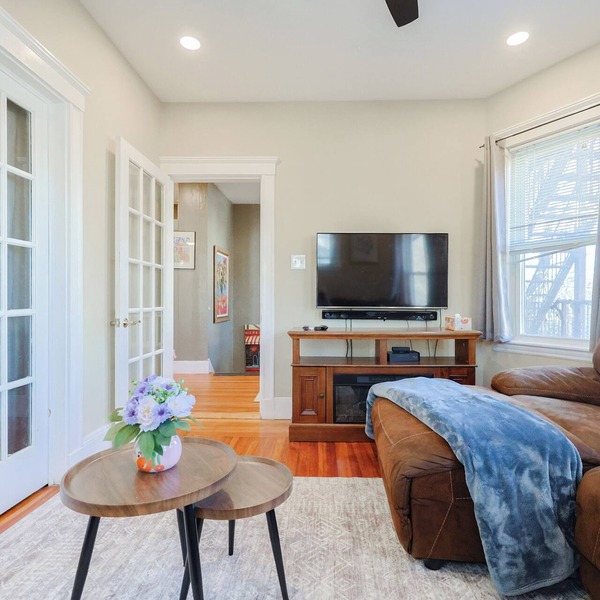 Group-Friendly 6BR House Close to Everything