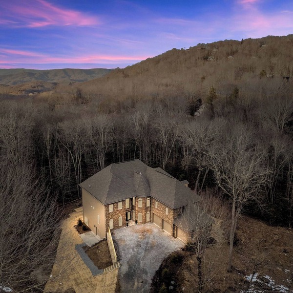 Group Getaway! 8,000-Sq-Ft Gem, Arcade + Theater