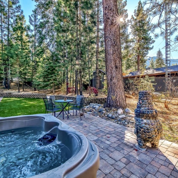 GS117.Stateline Ski Cabin: 3 BR, 2 BA House in Stateline, Sleeps 6