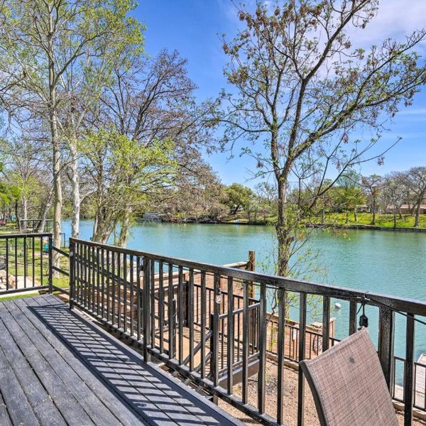 Guadalupe Riverfront Studio w/Private Balcony