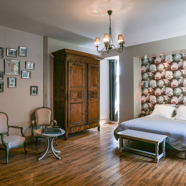 Guest Room “Chambre De La Fontaine” with Shared Terrace, Garden, and Wi-Fi