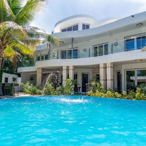 Guest-friendly 9BD/9BA party complex in central Sosua