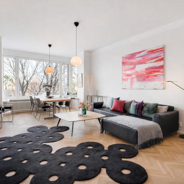 GuestFirst 100m2 Luxury Designer Gem w Sauna steps to Central Station