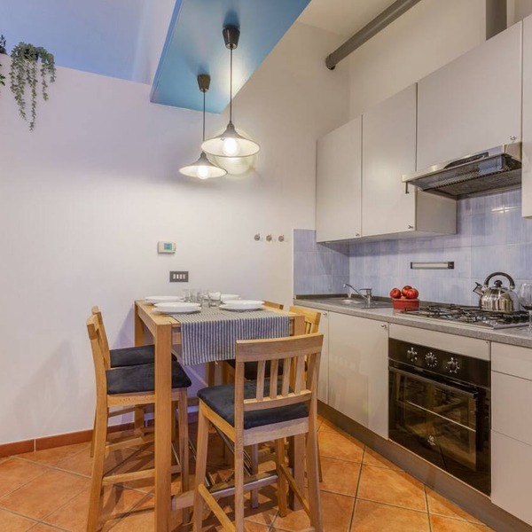 GuestHost - Ferrara Station Essential Apartment w/parking