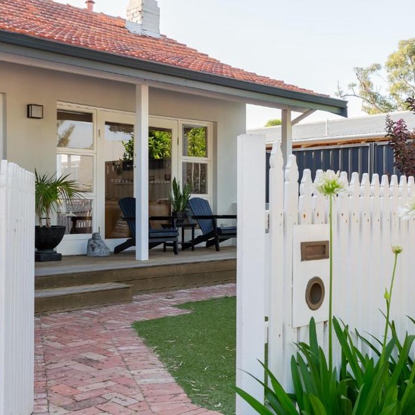 Guildford Cottage Swan BnB Management