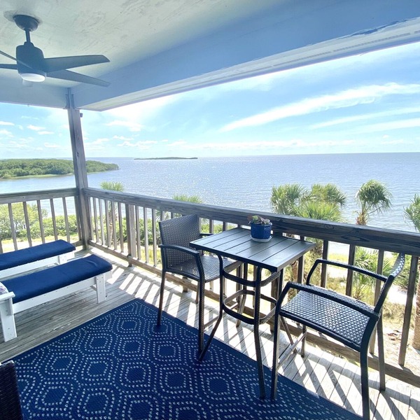 GULF-FRONT, TOP FLOOR, 2 BED, 2 BATH CONDO. POOL, BOAT PARKING, GREAT LOCATION!