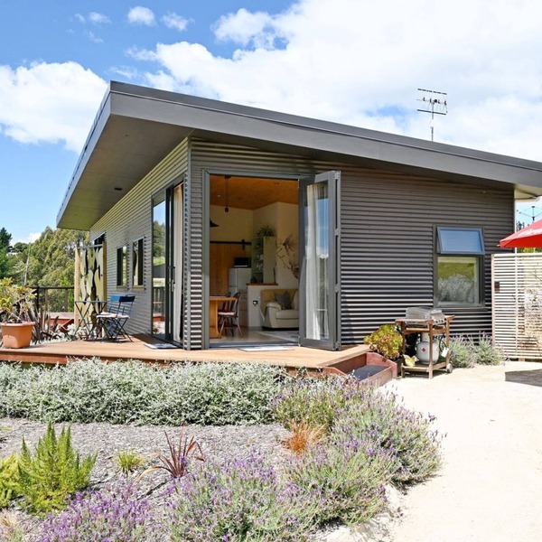Gum Tree Studio,surrounded by farmland, countryside, mountains, sea, National Parks, fresh air and b