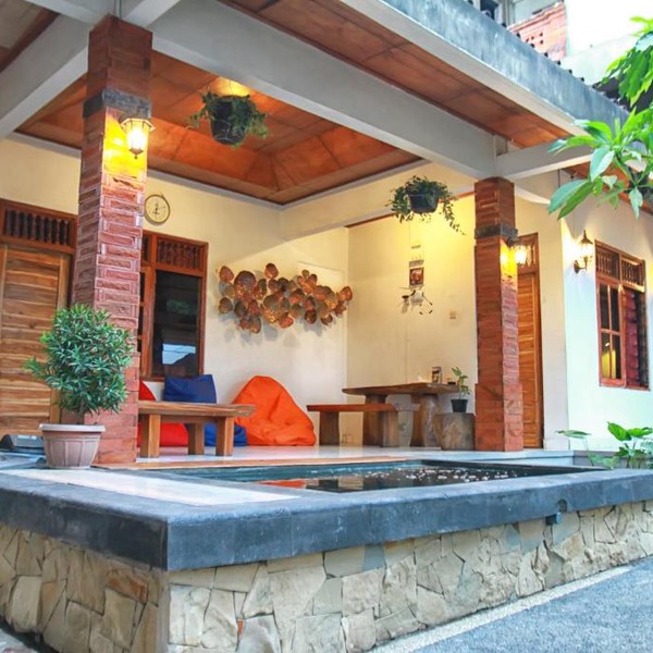 Halaman Depan Hostel