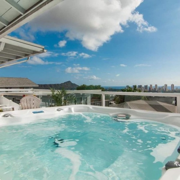 Hale Aloha:Spacious 4BR OceanView Home w/Hot Tub