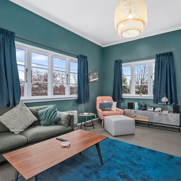 Hamilton house - private, central & sunny!