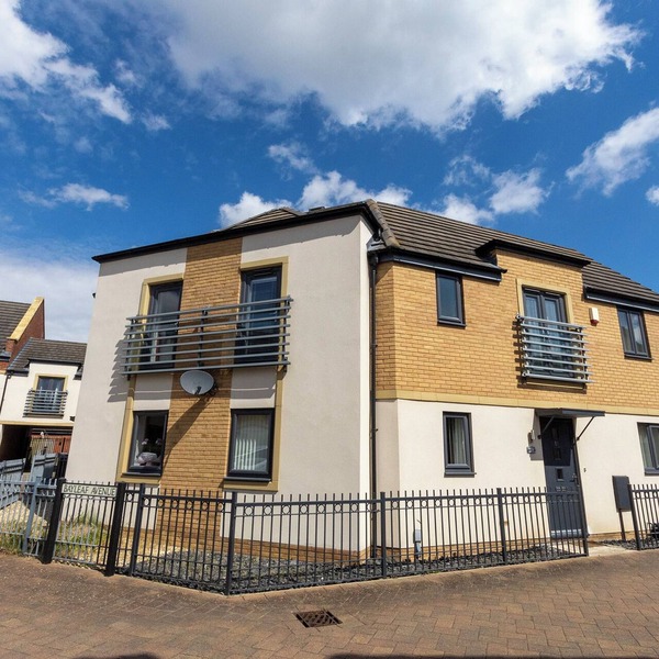 Hampton 3-Bedroom spacious & clean entire house Quiet WIFI private parking