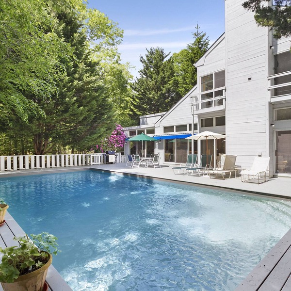 Hamptons Beach House w/Pool, Chef's Kitchen, Wi-Fi, AC , WFH desk area