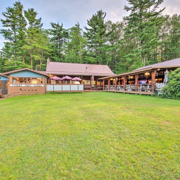 Handcrafted Log Cabin in Candor: Group Getaway!