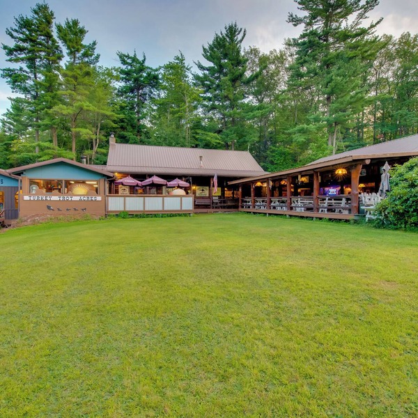 Handcrafted Log Cabin in Candor: Group Getaway!