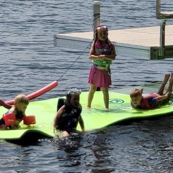 Happy Lakeside Getaway