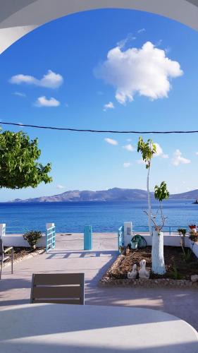 Haraki Mare Studios Beach Front Apartments