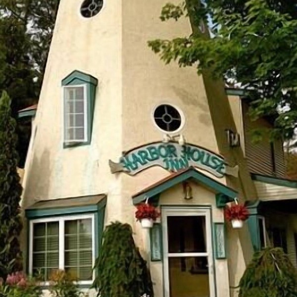 Harbor Light Inn