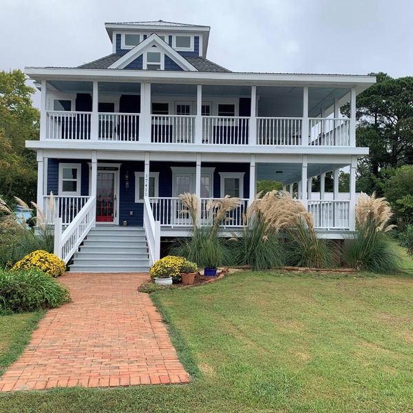 Harbor Master-Waterfront 3 bedroom home with endless pool pickleball fenced yard