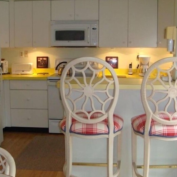 Harbor Springs, Bay Street, close to everything! Just steps from Zoll St. Beach.