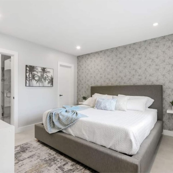 Harbour Beach King Bed Retreat